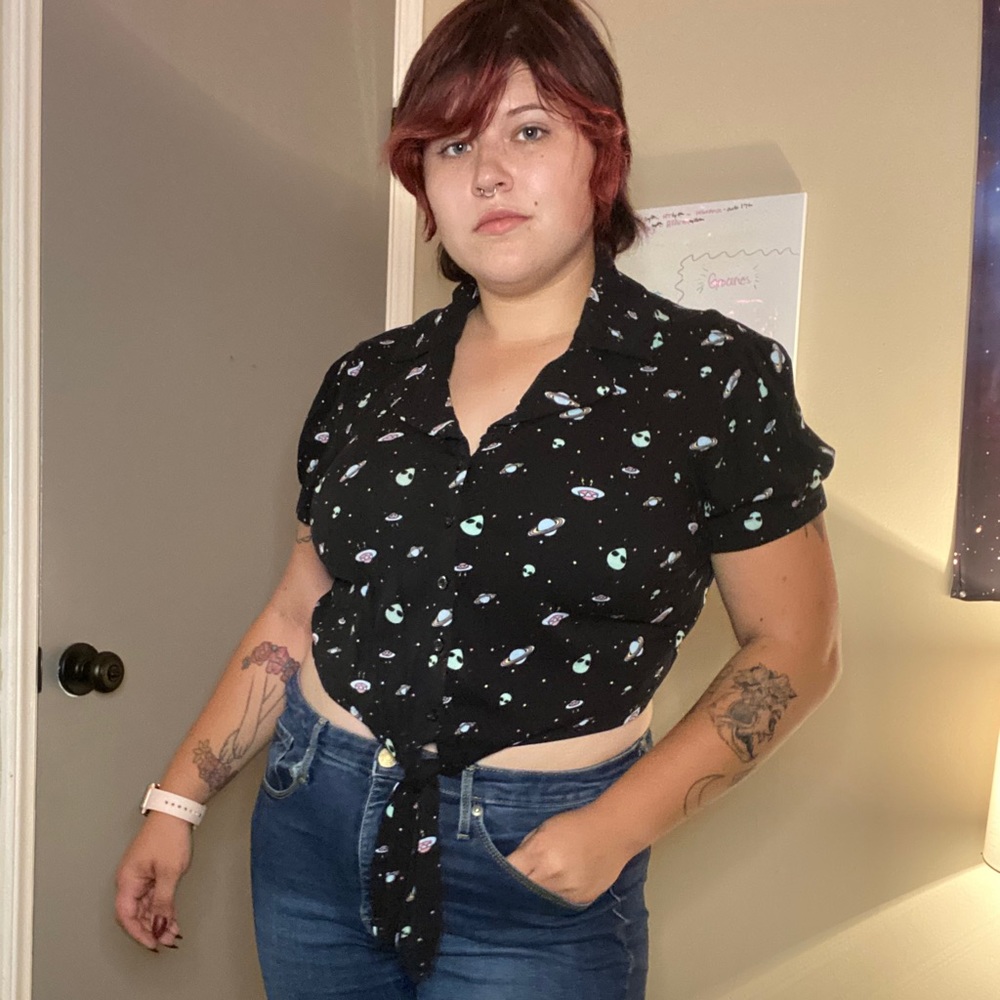 Alien tie crop top